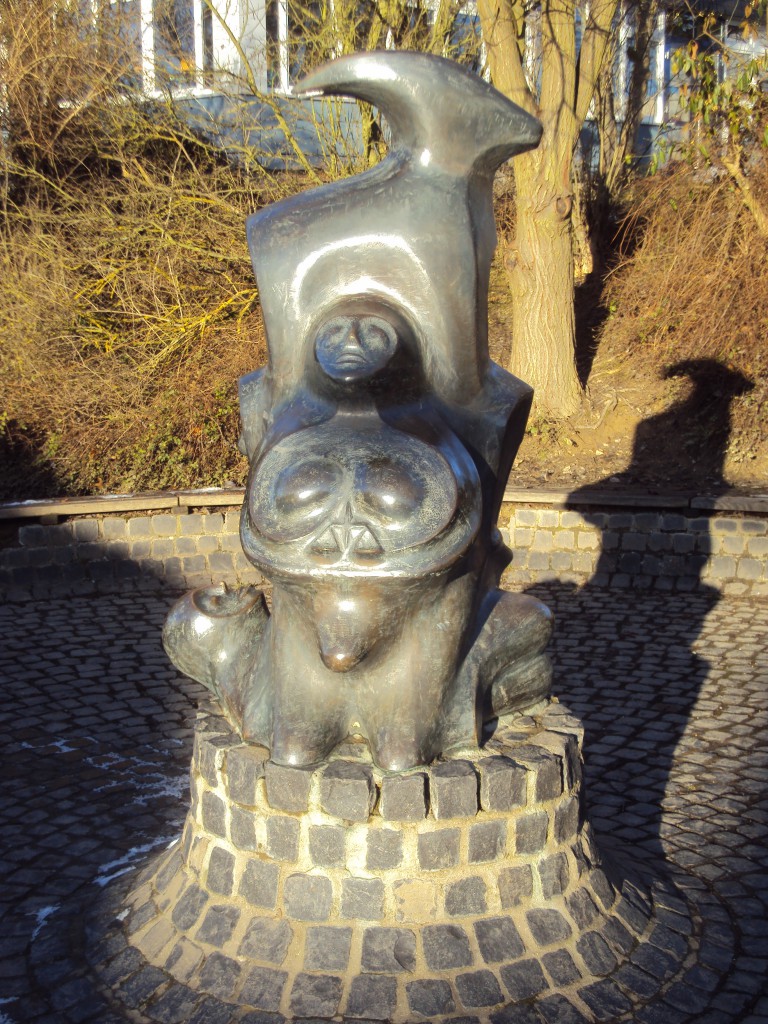 Skulptur im Schulhof